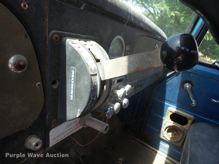 image for item EI9855 1975 International 1850 flatbed truck