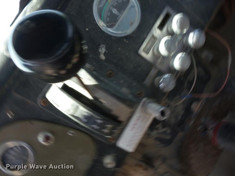 image for item EI9855 1975 International 1850 flatbed truck