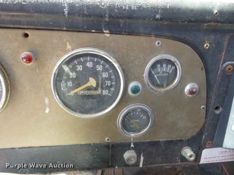 image for item EI9855 1975 International 1850 flatbed truck