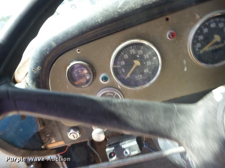 image for item EI9855 1975 International 1850 flatbed truck