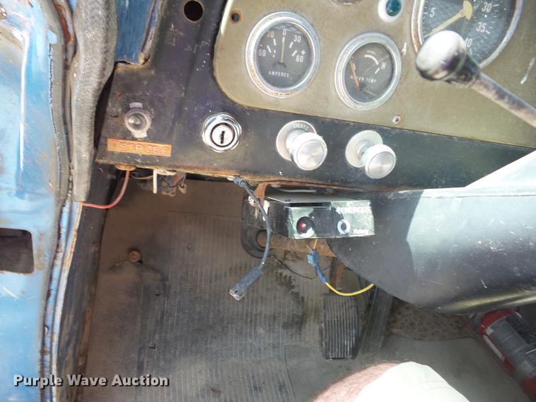 image for item EI9855 1975 International 1850 flatbed truck