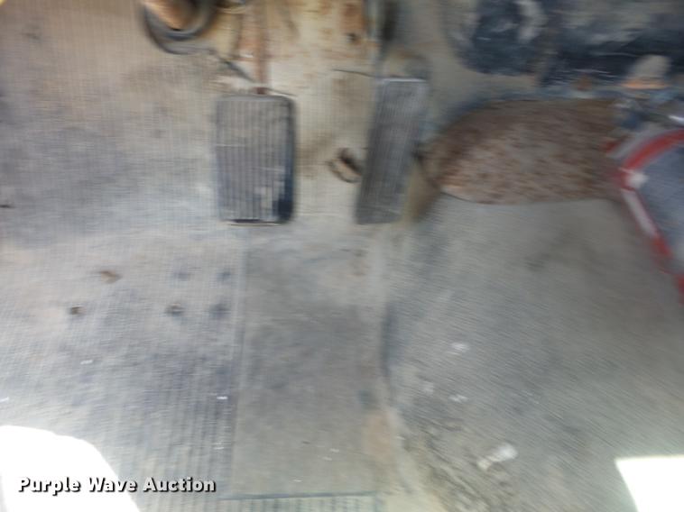 image for item EI9855 1975 International 1850 flatbed truck