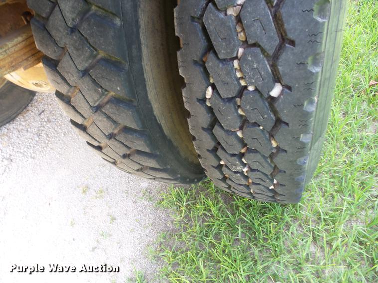 image for item EI9855 1975 International 1850 flatbed truck