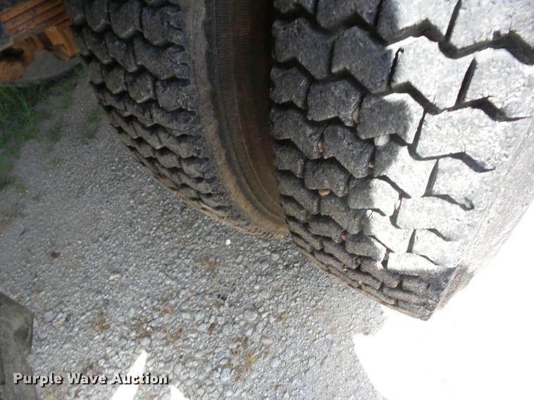 image for item EI9855 1975 International 1850 flatbed truck