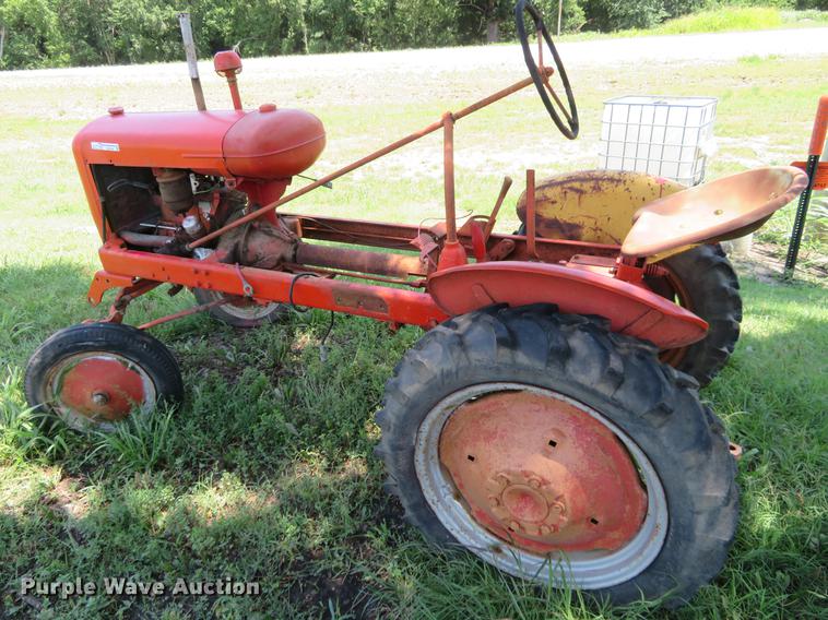 (2) B.F. Avery V tractors in Winfield, KS Item EJ9704 sold Purple Wave
