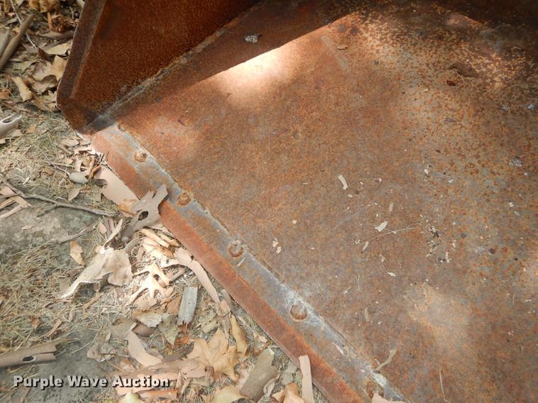 image for item EK9381 72"W skid steer bucket