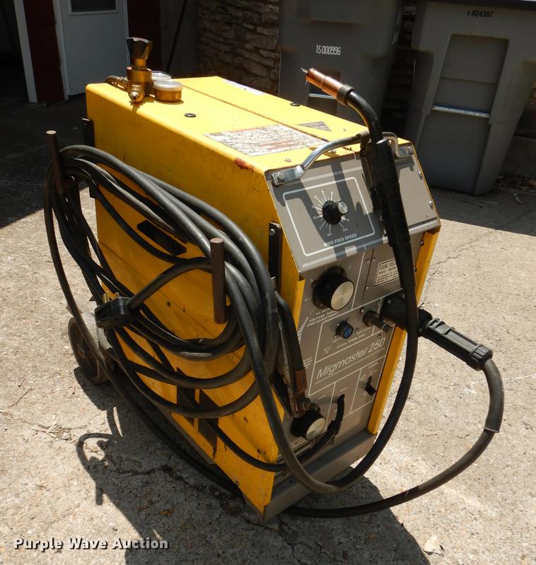Esab Migmaster 250 wire feed welder in Emporia, KS Item EK9382 sold