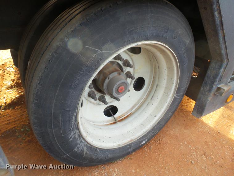 image for item EN9556 2001 Miller car trailer