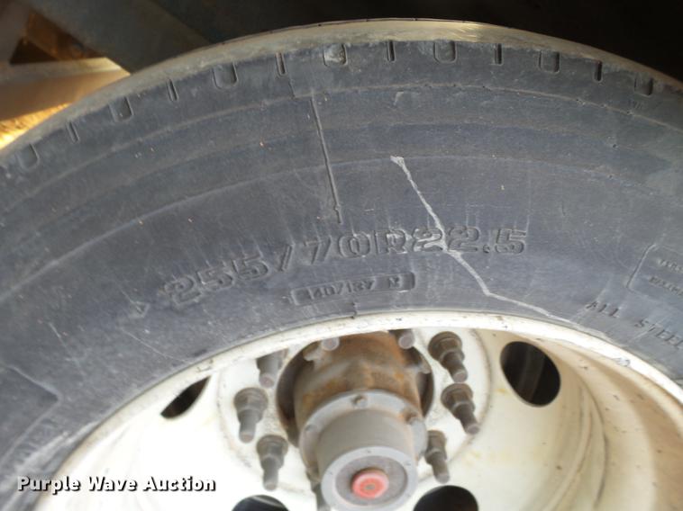 image for item EN9556 2001 Miller car trailer