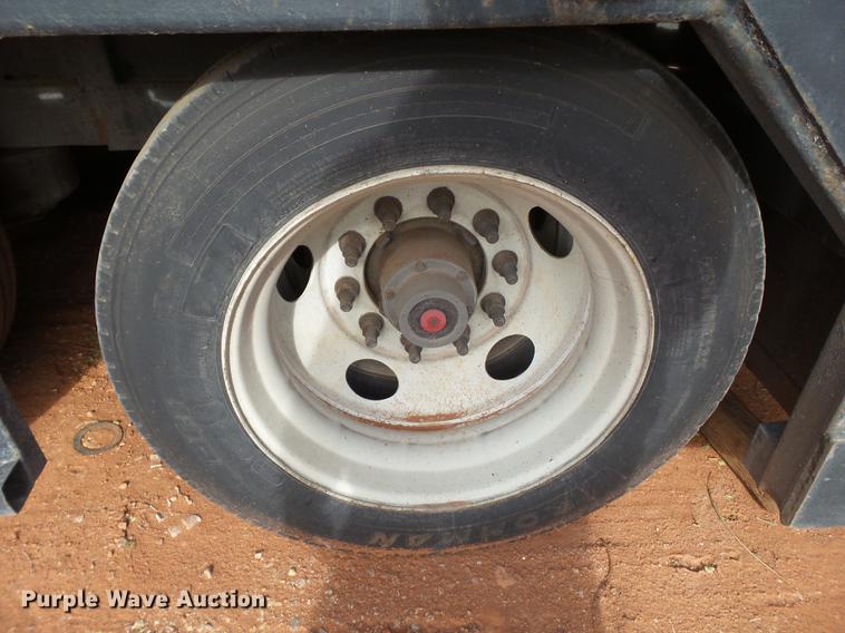 image for item EN9556 2001 Miller car trailer