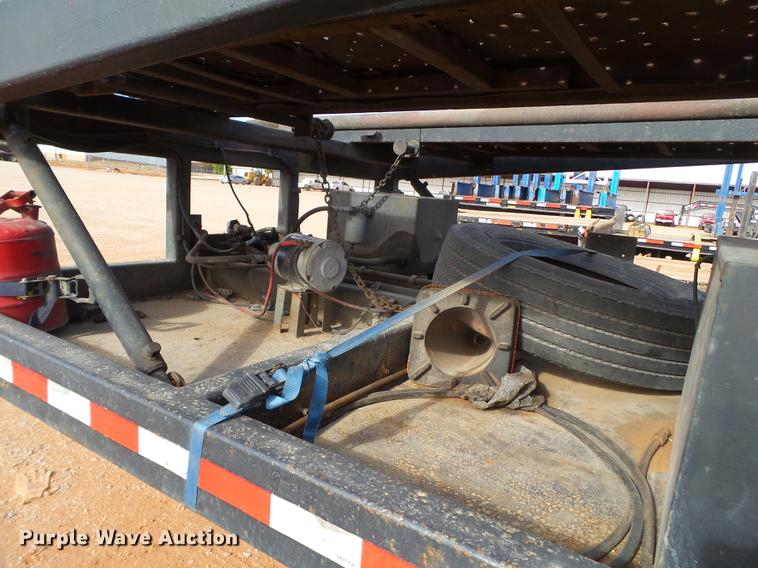 image for item EN9556 2001 Miller car trailer