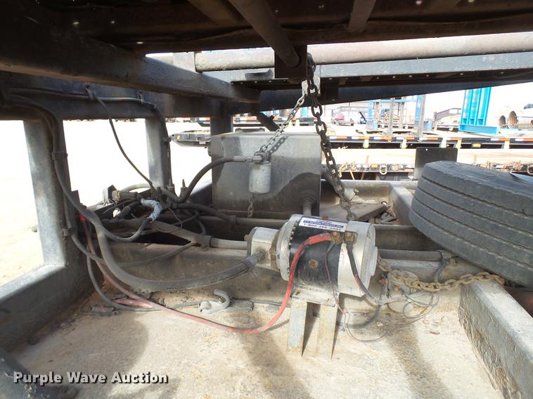 image for item EN9556 2001 Miller car trailer