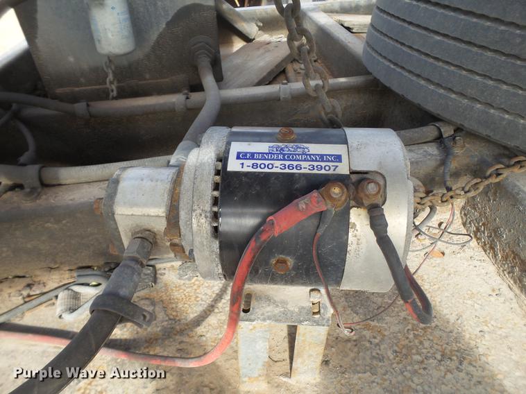 image for item EN9556 2001 Miller car trailer