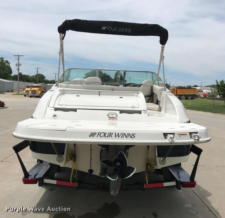 image for item G1211 2003 Four Winns 214 Funship deck boat