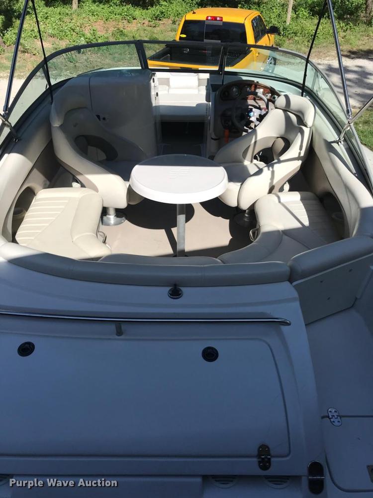 image for item G1211 2003 Four Winns 214 Funship deck boat