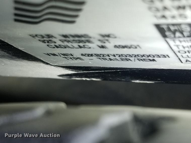 image for item G1211 2003 Four Winns 214 Funship deck boat