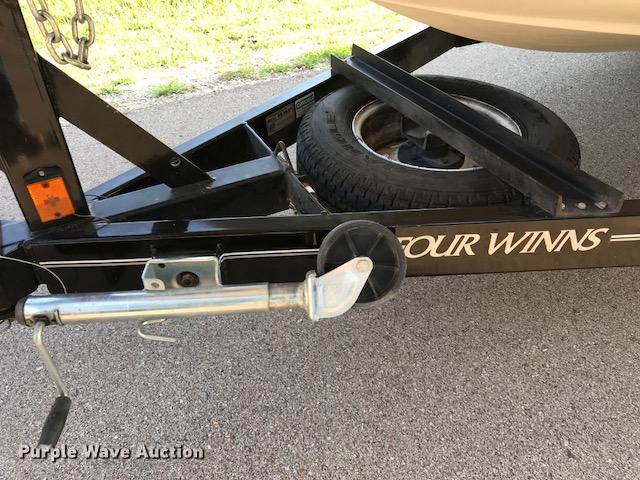 image for item G1211 2003 Four Winns 214 Funship deck boat