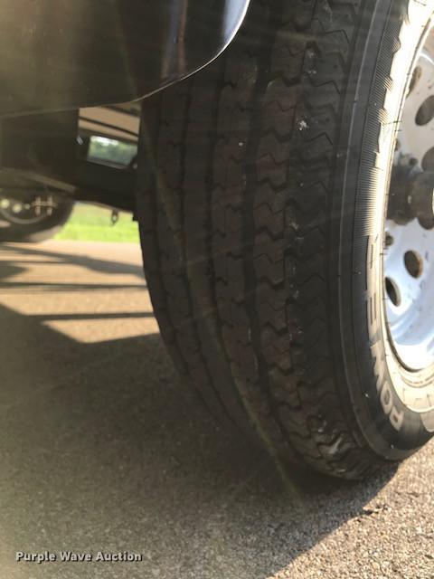 image for item G1211 2003 Four Winns 214 Funship deck boat