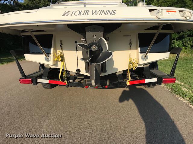 image for item G1211 2003 Four Winns 214 Funship deck boat