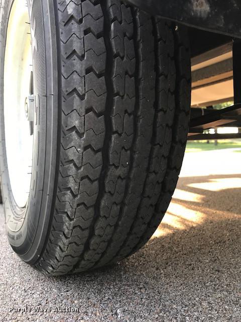 image for item G1211 2003 Four Winns 214 Funship deck boat