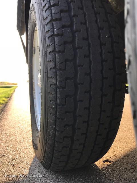 image for item G1211 2003 Four Winns 214 Funship deck boat