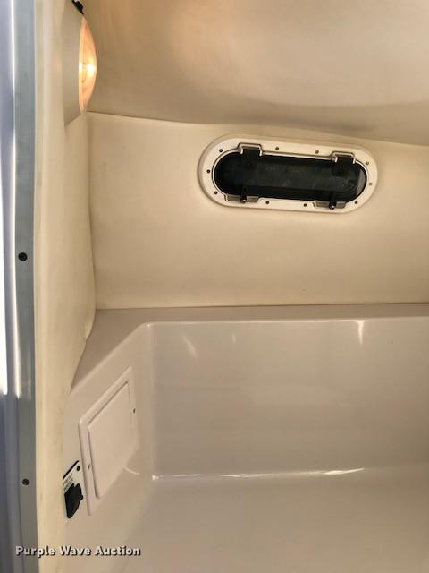 image for item G1211 2003 Four Winns 214 Funship deck boat