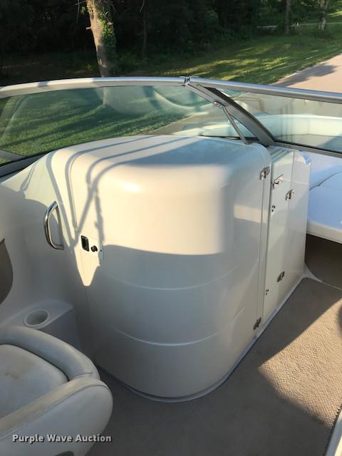 image for item G1211 2003 Four Winns 214 Funship deck boat