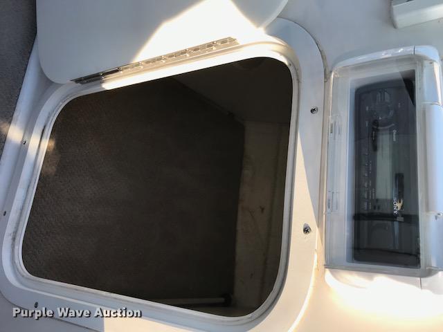 image for item G1211 2003 Four Winns 214 Funship deck boat