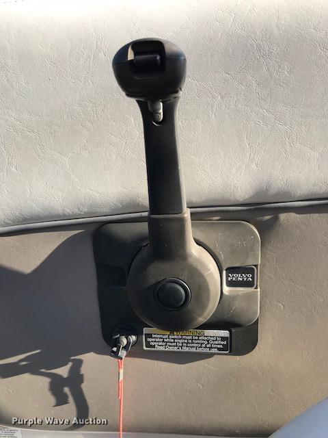 image for item G1211 2003 Four Winns 214 Funship deck boat