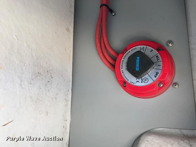 image for item G1211 2003 Four Winns 214 Funship deck boat