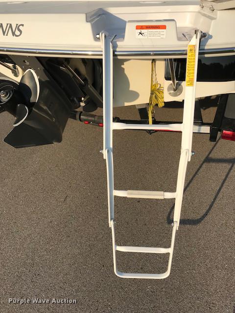 image for item G1211 2003 Four Winns 214 Funship deck boat