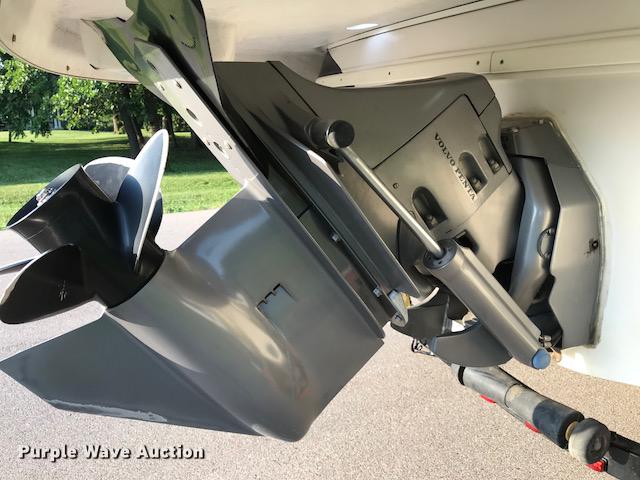 image for item G1211 2003 Four Winns 214 Funship deck boat