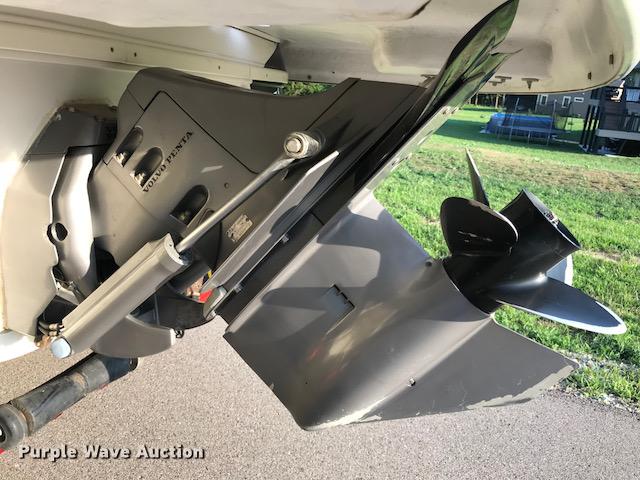 image for item G1211 2003 Four Winns 214 Funship deck boat