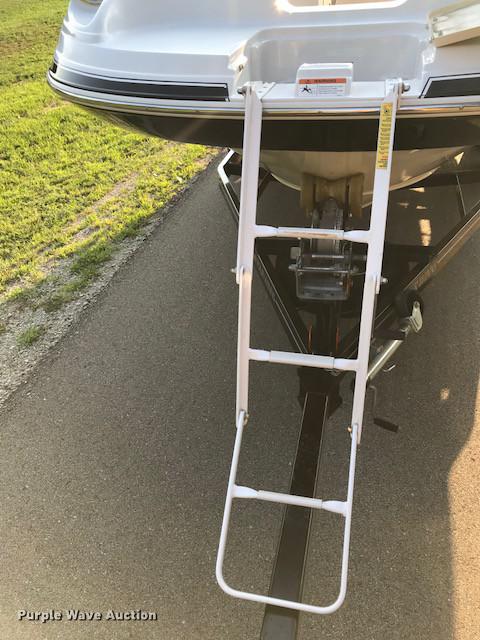 image for item G1211 2003 Four Winns 214 Funship deck boat