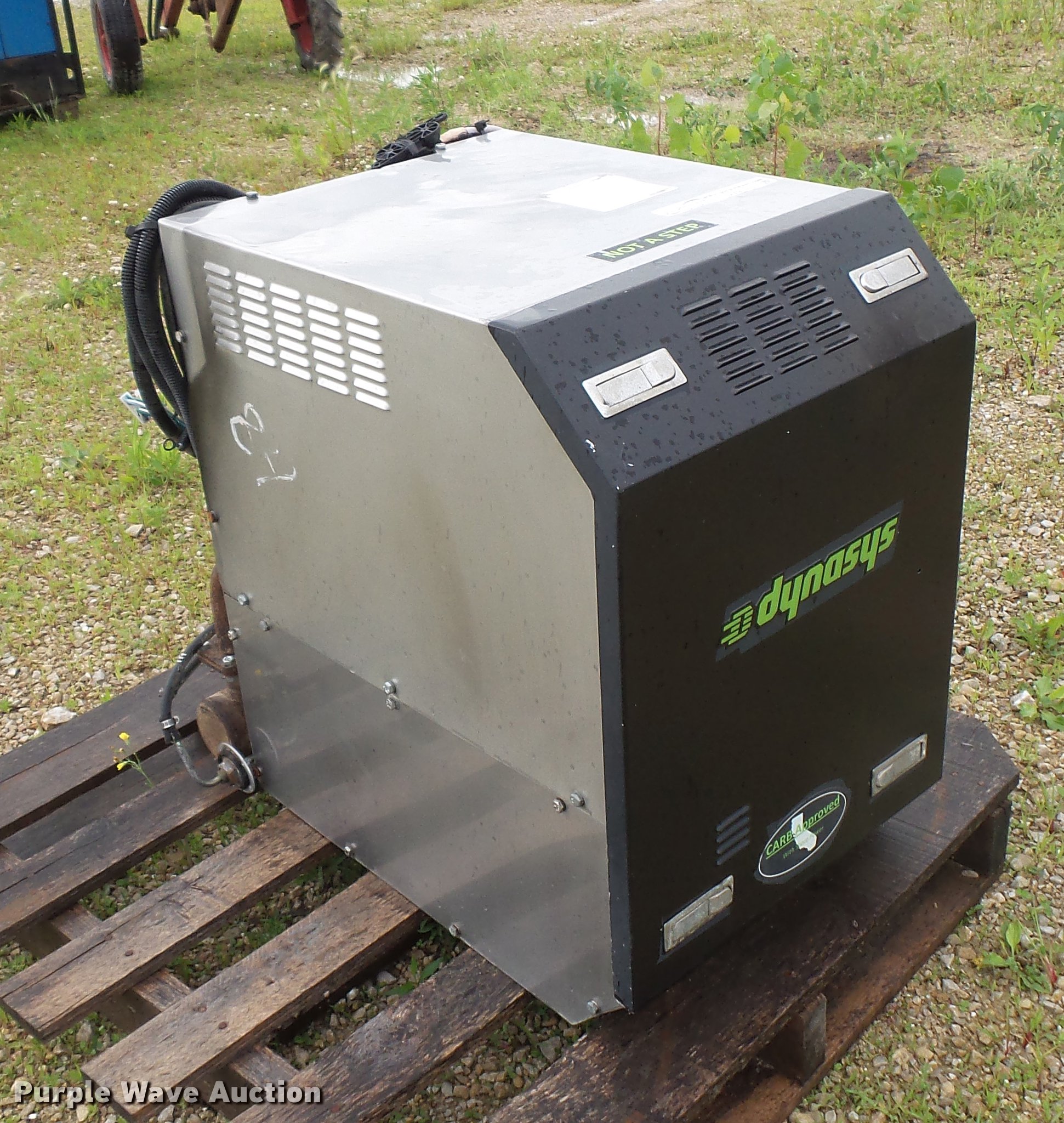 Dynasys auxiliary power unit in Plainview, MN Item DV9378 sold