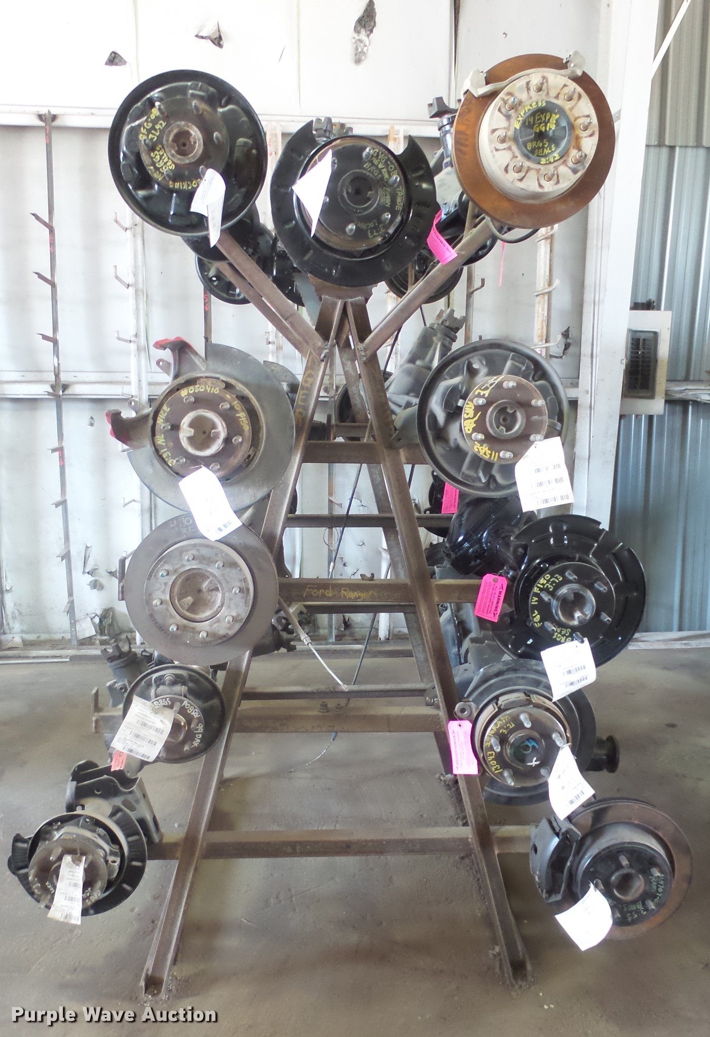 (24) truck rear axles in Wichita, KS Item EF9033 sold Purple Wave