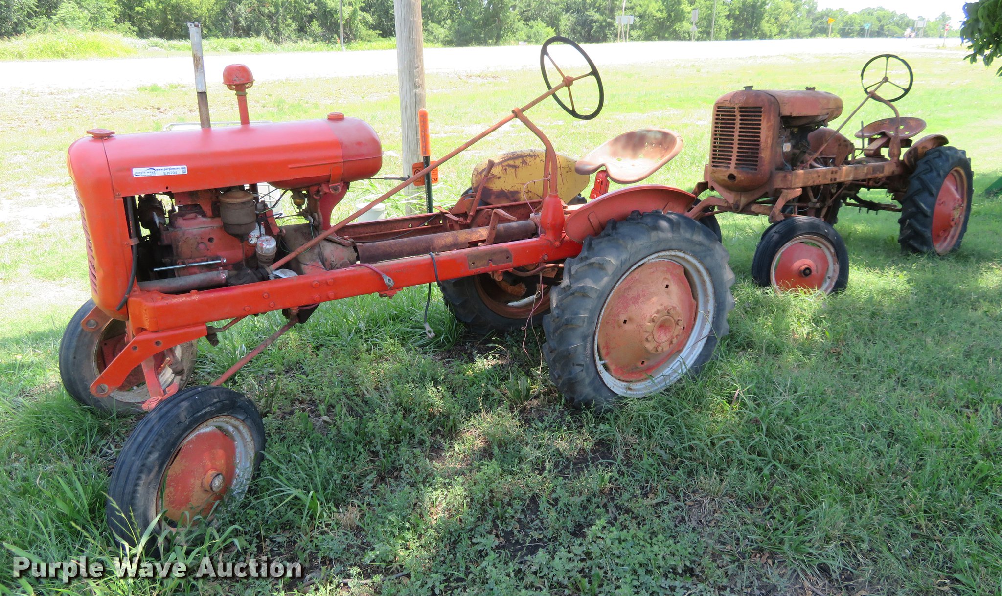 (2) B.F. Avery V tractors in Winfield, KS Item EJ9704 sold Purple Wave