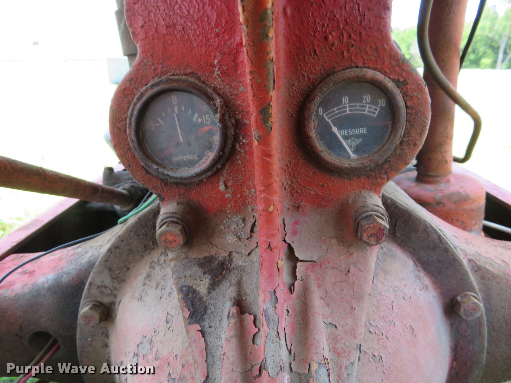 (2) B.F. Avery V tractors in Winfield, KS Item EJ9704 sold Purple Wave