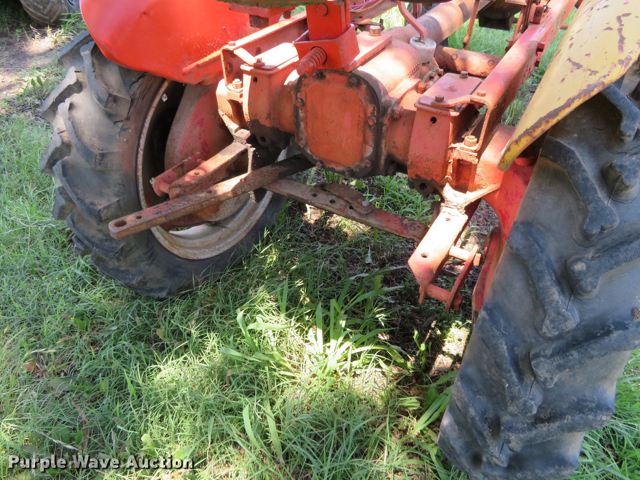 (2) B.F. Avery V tractors in Winfield, KS Item EJ9704 sold Purple Wave