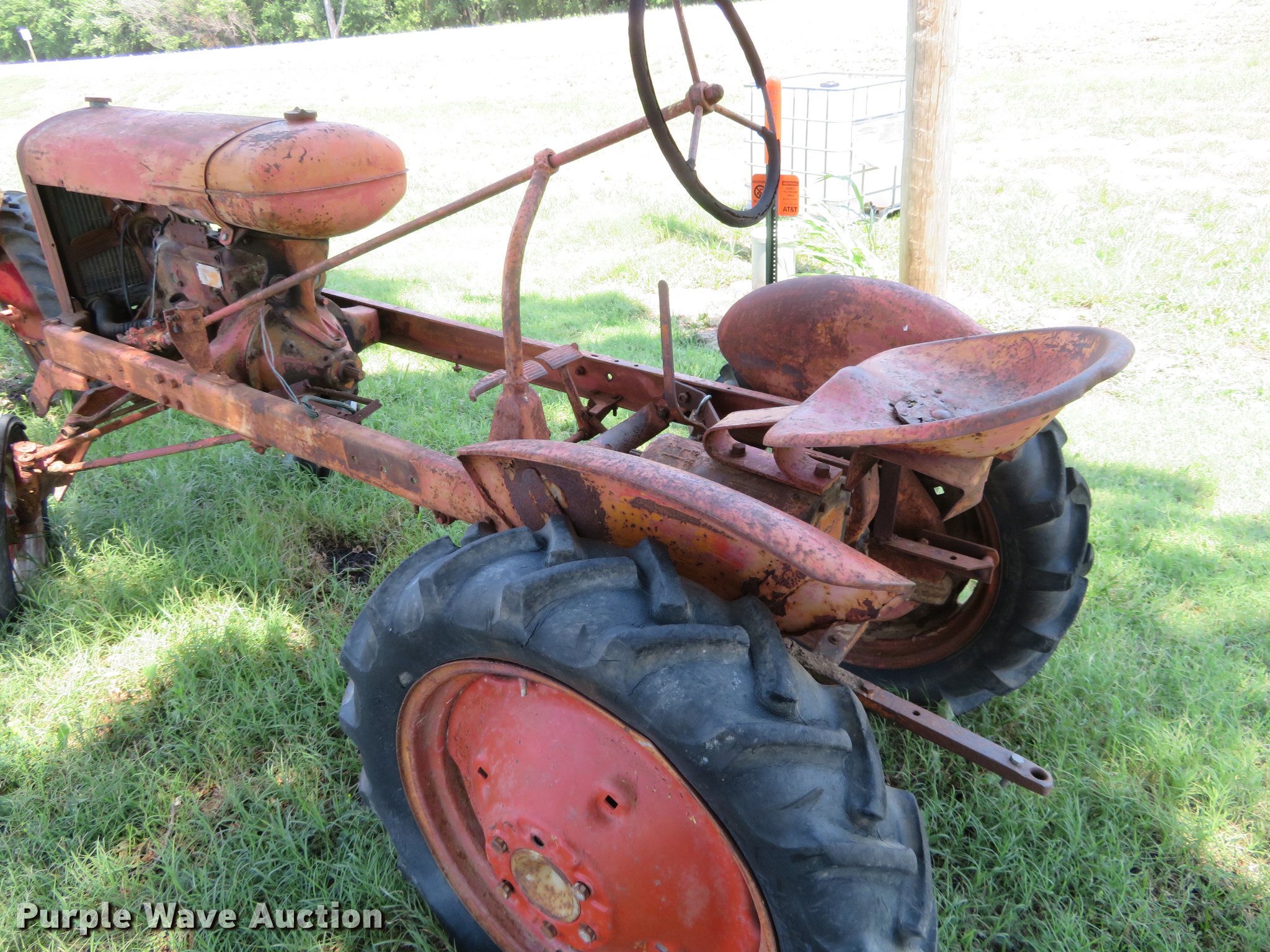 (2) B.F. Avery V tractors in Winfield, KS Item EJ9704 sold Purple Wave