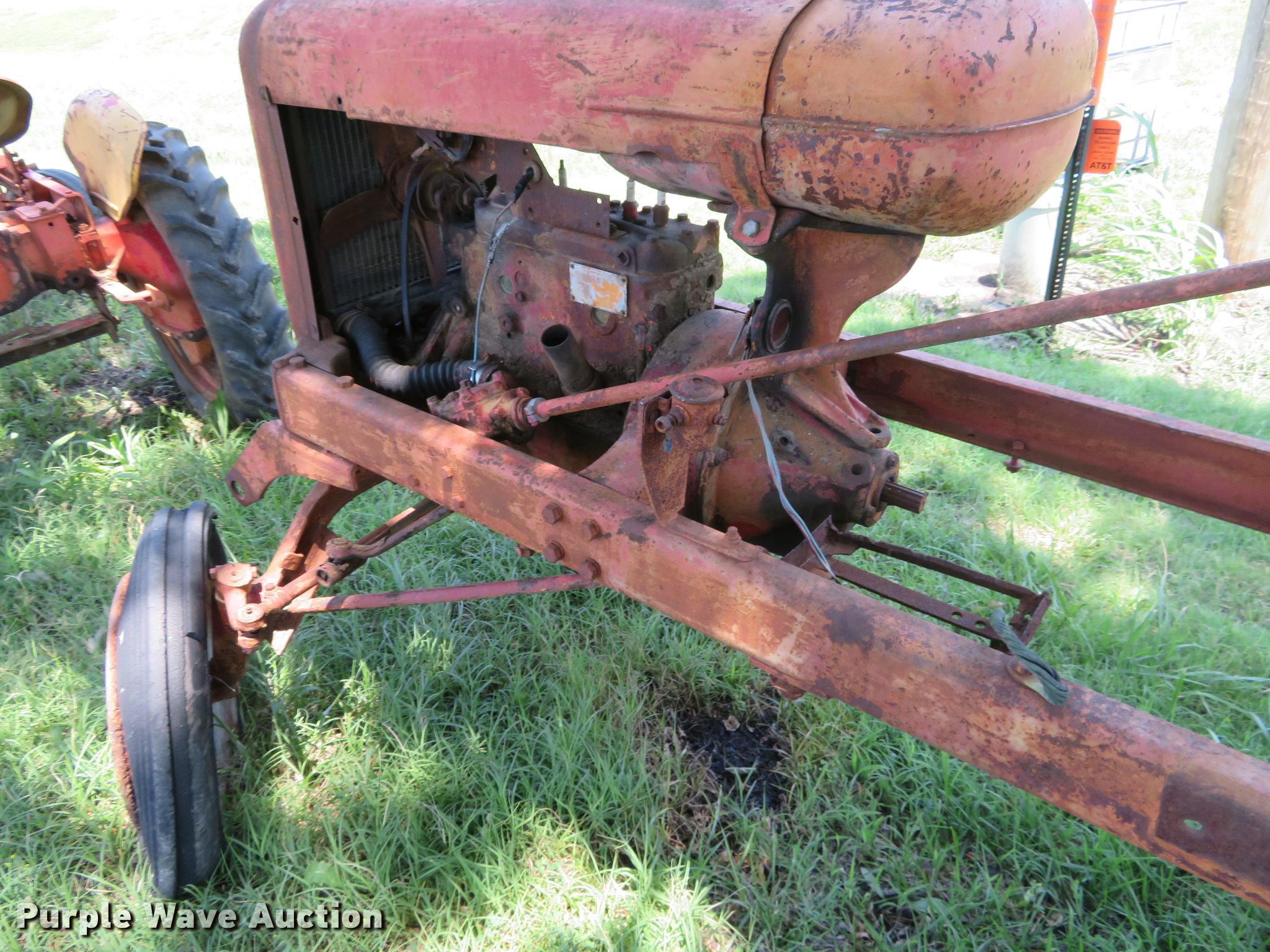 (2) B.F. Avery V tractors in Winfield, KS Item EJ9704 sold Purple Wave