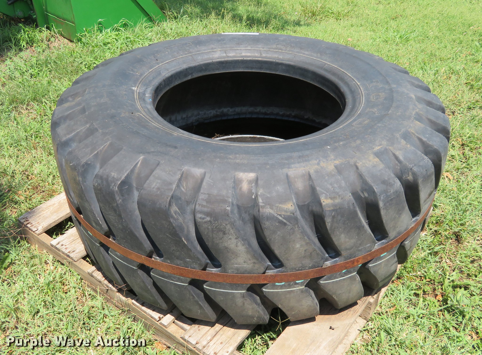 Toyo 17.525 tire in Winfield, KS Item EJ9705 sold Purple Wave