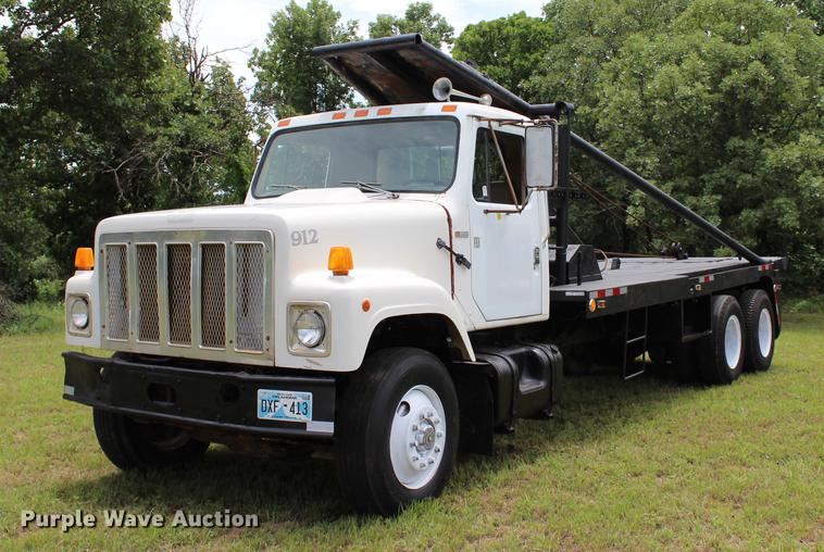 image for item BE9343 1980 International G25 flatbed winch truck