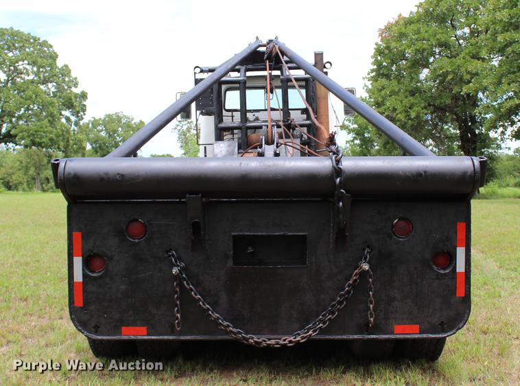 image for item BE9343 1980 International G25 flatbed winch truck