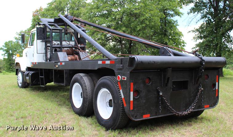 image for item BE9343 1980 International G25 flatbed winch truck