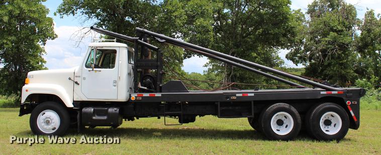 image for item BE9343 1980 International G25 flatbed winch truck