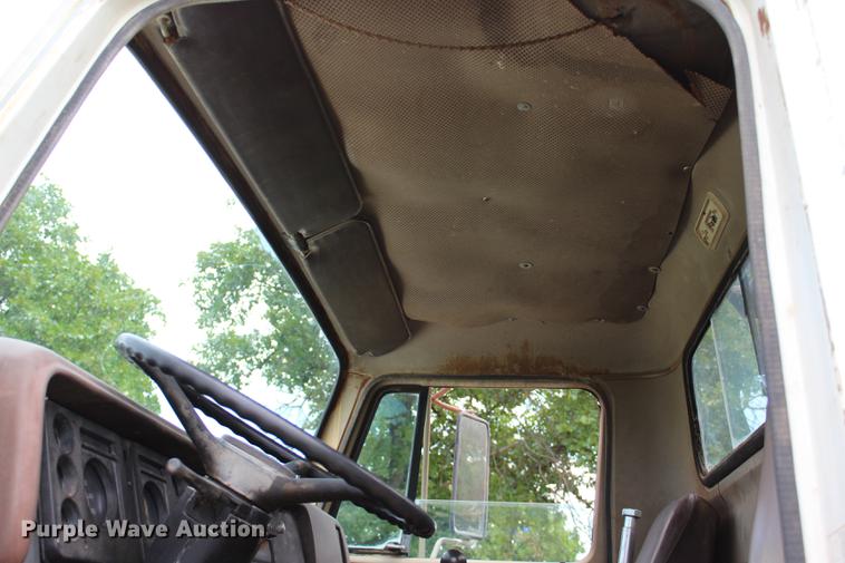 image for item BE9343 1980 International G25 flatbed winch truck