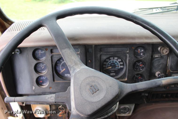 image for item BE9343 1980 International G25 flatbed winch truck