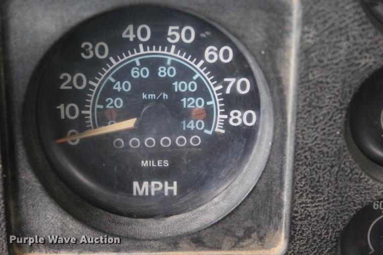 image for item BE9343 1980 International G25 flatbed winch truck