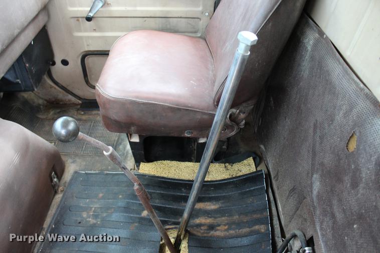 image for item BE9343 1980 International G25 flatbed winch truck